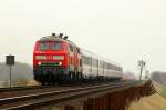 DB 1 218 362-2 und Schwester mit IC nach Westerland am Dreieckskoog, 14.04.15(990)