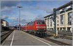Die DB 218 432-3 verlässt mir ihrem RE nach Aulendorf den Bahnhof Friedrichshafen.