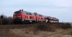 218 341-6 und 218 342-4 zogen am 03.04.10 den Syltshuttle an der Morsumer Nssespitze vorbei auf die Insel Sylt.