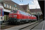 Die beiden DB V 218 421-6 und 218 423-6 sind mit dem EC von München nach Zürich in Lindau Hbf eingetroffen., wo nach dem Fahrtrichtungswechsel eine SBB Re421 den Zug zur Weiterfahrt übernimmt. 24. Sept. 2018