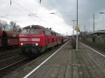 br-218-v-164/85551/eine-db-218-steht-am-11022004 Eine DB 218 steht am 11.02.2004 mit roten Silberlingen auf dem Weg nach Essen in Gladbeck-West.