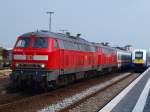 218 315-0 und 218 385-3 mit einem IC auf Kurswagen aus Dagebll wartend in Niebll. 31.7.10