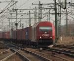 223 103-3/270082 der OHE dieselt hier mit einem Paketzug durch Harburg. 30.3.11