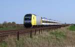 ER 20-011 der NOB fhrt am 23.4.11 mit der NOB 81716 nach Westerland (Sylt) beim Rickelsbller Koog am Fuzzi vorbei auf den Hindenburgdamm rauf.