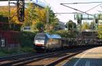 223 005-0 von PCT rollt hier mit dem leeren Autozug fr Cuxhaven durch Harburg. 30.9.11