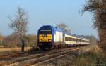 DE2000-02 der NOB dieselt am Mittag des 12.11.11 mit der NOB 81712 nach Westerland (Sylt) bei St. Michaelisdonn an mir vorbei.