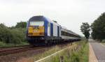 DE2000-01 der NOB schiebt am 3.7.11 die NOB nach Hamburg-Altona kurz hinter Niebll weiter gen Sden.