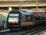 223 013-4(PCT)rollt hier mit vielen neuen Autos Richtung Maschen. 31.1.12