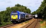DE2000-03/223 055-5 fuhr am 19.7.13 mit der NOB nach Westerland (Sylt) bei Burg (Dithm) durch die Landschaft.