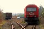 OHE 270081/1223 102-5 mit Holzzug in Flensburg-Weiche, 02.04.2014