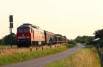 DB 1232 472-1 passiert hier mit dem EZ/GD 47417 aus Husum kommend das Esig G 775 in Jübek. 29.07.2014