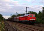 DB 1232 259-2 sieht man an das erst vor kurzem eine neue HU(BCS X/30.004.14) bekommen hat, alles glänzt noch selbst die  Schuhe ...hier dieselt sie mit dem EZ/GD 47416 aus Neumünster kommend durch Jübek und wird gleich Richtung Husum  abbiegen . Jübek 30.07.2014