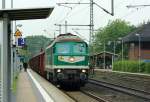 Bild 2 der ex Wismut V300.002 die hier mit ihrem Güterzug durch Schleswig dieselt. 18.08.2015(1179)