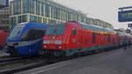 br-245-traxx-3-p160-de-me/532129/in-der-letzten-woche-vor-dem In der letzten Woche vor dem Winterfahrplanwechsel 2016 schlug auch die letzte Woche des Mühldorfer Bn-Wagen-Einsatzes an.

245 008-8 brachte einen derartigen Zug mit 7 Wagen am 08.12.16 nach München Hbf. 218 452-1 fuhr mit ihm zurück nach Mühldorf und weiter nach Simbach.
