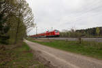 245 015-3 konnte schiebend mit ihrem Doppelstockzug von Mühldorf nach München Hbf am Ortsrand von Poing am Sonntag, dem 23.04.17, im Bild verewigt werden.