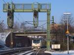 045. HH-Harburg, Gleis 6, Standardgleis der Metronom fr den Zug nach und von Cuxhaven, hier mal als Gesammtaufnahme zusammen mit 246 006-1. 4.12.10