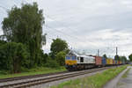 Einen Containerzug von Burghausen nach München - der seit einiger Zeit eine vormittägliche Stammleistung am Sonntag auf der KBS 940 darstellt - hatte 077 024-3 am 23.07.17 am Haken.