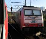 Die bei der ITL ansssige 285 108 bei einer Leerfahrt in Dresden aus dem Zug herraus erwischt am 29.10.2011