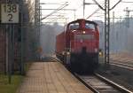 295 080-6 kam mit ihrem 4 Holztransportwaggons durch Schleswig gebrummt. 12.3.11
