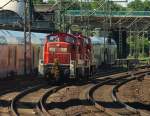 295 019-4 mit der 363 425-0 und 296 037-5 im Schlepp bei der Durchfahrt in HH-Harburg. 03.06.11