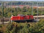 296 037-5 hatte am heutigen Tage Rangierdienst und holt hier gerade neue Waggons. Maschen 30.9.11