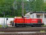 Die 294 813-1 (V 90 remotorisiert) der DB Schenker Rail Deutschland AG rangiert am 18.05.2012 in Kreuztal.