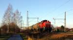 Mit einem Kesselwagenzug rollte 294 603-6 am 12.12.13 bei Dedensen-Gümmer durch die Landschaft.
