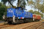 Metrans/HHLA 3 295 082-2 und der aus dem Eisenbahnmuseum Bruchhausen-Vilsen stammende Wagen der DR Ommu 44(44-32-36, 27 80 5 110 000-8 D-DEV, DEV GW 3)abgestellt in HH-Dradenau am 06.09.2014