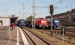  Geparkt  zwischen zwei polnischen Nahverkehrstriebwagen der zukünftig deutschen BR 632 wartete 298 327-8 mit einem Übergabezug in Berlin-Lichtenberg auf ihre Abfahrt. (22.09.16)