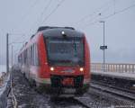648 334/834 und 648 353/853 von DB Regio Kiel fahren am 16.12.10 gemeinsam durch den Bhf. Ashausen. 