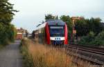 VT 2.76 der AKN rollt am 12.7.10 als SHB nach Bsum am Fuzzi vorbei gen Nordseekste.