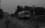  VT 302  der NOB fhrt am Abend des 13.7.10 als NOB nach Husum am Posten 125 vorbei gen Norden. Hier die S/W Version.
