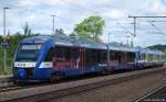 VT 305  Cinemaxx und  VT 304  der NOB stehen am 26.6.10 als NOB nach Kiel Hbf. im Bhf. Schleswig.