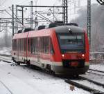 648 344/844 rollt am 30.12.10 mit grendem Lokfhrer durch den Bhf. Hamburg-Harburg gen Norden nach Kiel.