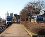 NOB´s VT 305 und VT 304 verlassen am 28.1.11 gemeinsam den Bhf. Husum gen Bad St. Peter Ording bzw. Kiel Hbf. vom Bahnsteig Gleis 1/3.