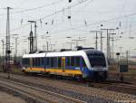 VT 559 der NordWestBahn rollt am 9.4.11 als RB31 in den Endbahnhof Duisburg Hbf. von Moers kommend ein.