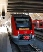 648 452-0/952-9 steht zusammen mit seinem Bruder 648 451-2/951-1 als RB 21722 nach Neustadt (Holst) im Lbecker Hbf. fr die Fahrgste bereit.