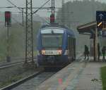 Auch der VT 302 der NOB qulte sich durch den Dauerregen am Wochenende. Schleswig 23.7.11