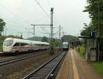 VT 304 der NOB steht pnktlich abfahrbereit in Schleswig, der DSB/DB ICE 605 011 dagegen nicht er hatte plus 8 min. 05.08.11