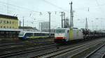 Die beiden NWB Lints 648 075 und 080 haben genauso Einfahrt nach Bremen Hbf wie die 185 637 mit dem Autotransportzug. 3.12.11