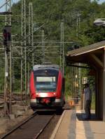 Gegenverkehr in Schleswig? Nicht ganz 648 003/503 hatte technische Probleme und kam nicht sehr weit als er Schleswig Richtung Husum verlassen wollte. Der Tf fuhr zurck an den Bahnsteig und versuchte dann erneut los zu fahren, ohne Erfolg. Schleswig 21.07.13

