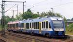 VT 303 und 302 der NOB als Doppeltraktion zur Kieler Woche hier kurz nach der Abfahrt aus Schleswig. 25.6.10