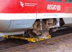 Blick auf die aufgebockte Schadachse vom Lint 41 648 505 der DB. SL 8.7.10 