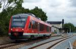 Als RE nach Kiel Hbf. fhrt 648 355-5/855-4 am 24.7.10 aus dem Plner Bahnhof ab.