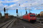 101 085-9 bei der Ausfahrt aus dem Bahnhof von Rosenheim am 3.