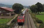 111 023-8 kurz vor dem Bahnhof von Übersee am Chiemsee.