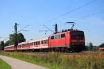 111 159-0 mit einem Regionalzug auf dem Weg nach München.