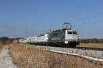 111 222 von  Railadventure  war am 7. Mrz 2021 mit 193 780, 189 843 111 082 sowie vier
Waggons bei Bernau am Chiemsee in Richtung Freilassing unterwegs.