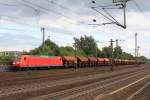 145 078-2 bei der durchfahrt mit einem Schttgutwagenzug des Bahnhof von Hamburg-Harburg.