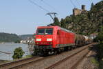 145 067 mit einem  Kesselwagenzug2 am 22. Juli 2021 bei St. Goarshausen.